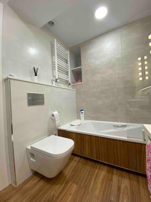 Apartamento A 100Metros De La Playa De San Lorenzo Gijón Eksteriør billede